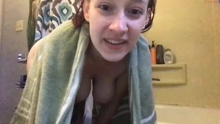 liljbby playing with her pussy