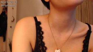 feluriann busty bitch fucks her shaved pussy