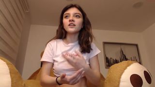 angelaagh rubbing and jerking off her pussy
