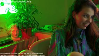 psychedelicariaa beautiful babe shows boobs