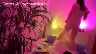 psychedelicariaa dancing in fries