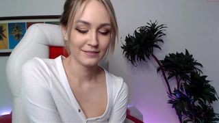 oh_girl cute blonde erotically posing in stockings