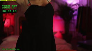 mila_ famous slut fucks both holes