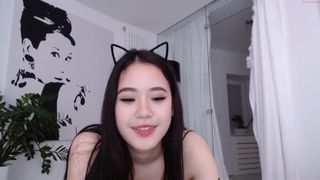 li_chang sweet chick masturbates with sex toys