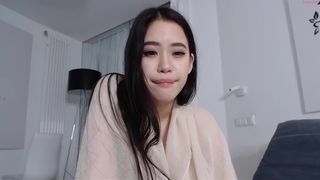 li_chang the stubborn babe pulls juicy holes