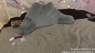 alice_moonstone naughty  girl  fingering vagina in the shower