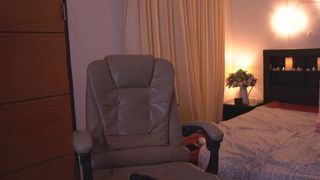 sweetkira555 luscious babe undresses and pulls pussy