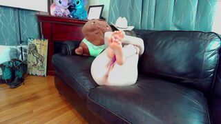 murbears_world exquisite body gently pulls pussy