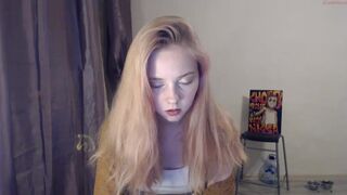 michelle_swan whore model pulls pussy