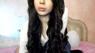 meryfoxxx sexy blonde gently masturbates cunt