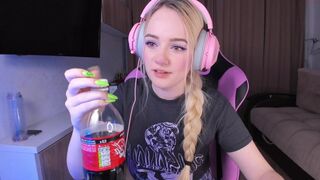 lil_happiness flexible chick heartily exercises its holes