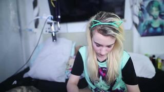 lana_rain hot hottie sucking dildo