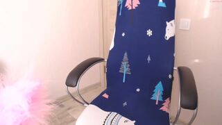 ladyts007 beautiful lady pulls pussy