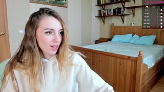 emily_w0w_ twirling pussies and tits