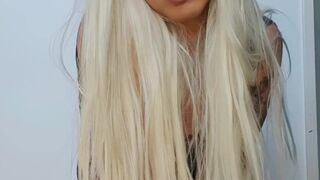 Brooke Spearz cute blonde erotically posing in stockings