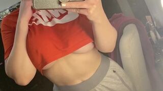 Scarlett_Jones pretty lady gently masturbates cunt