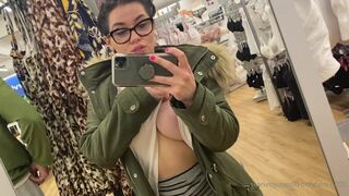 Scarlett_Jones sweet doll fingering pussy