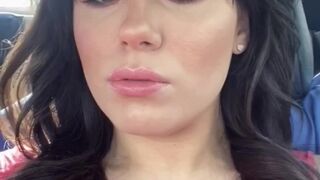 Scarlett_Jones cute babe exposes big tits