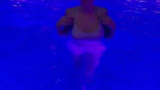 iammery fucking pussy with cancer