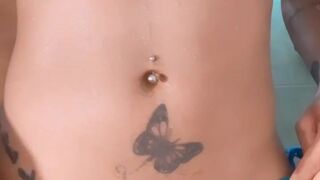 Yasmim Dornelle exercising