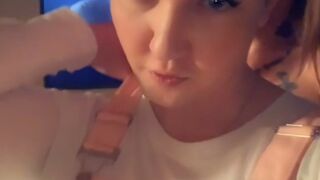 Chelsea Marie aka xxxchelseamarie sexy wench sucks dick