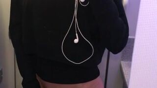 Chelsea Marie aka xxxchelseamarie spicy trash fucks herself with a dildo