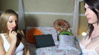 Chelsea Marie aka xxxchelseamarie slut in tattoo masturbating pussy in the shower