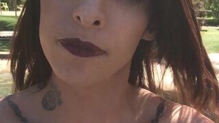 Chelsea Marie aka xxxchelseamarie courtesan takes off her tights