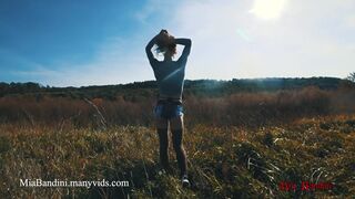 ManyVids Mia_Bandini busty slut brings herself to squirt