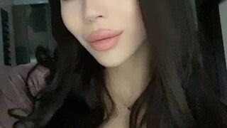 iammery petite chick fucks herself with toys