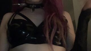 Tatianathebody naughty nipple exposes her body