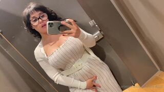 Scarlett_Jones shy young lady fingering sex toys