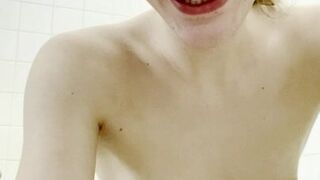 Izzy Wilde  fucks herself with black dildo