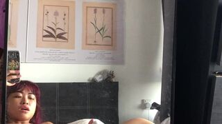 Missasmaradana fucks herself on the sofa