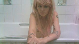 sydneyharwin skinny bitch jerking pussy with phallus