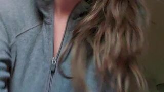 kcupqueen exquisite bitch pulls pussy