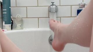 ellahollywood cute girl fingering pussy with vibrator