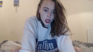 kjfucks ardent lady fucks the cap with her hand