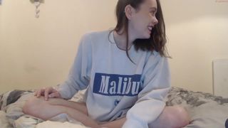 kjfucks ardent lady fucks the cap with her hand