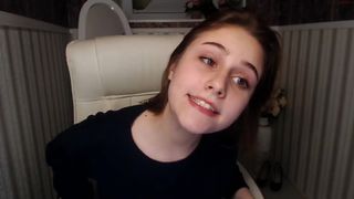 coyeva gets an orgasm from jerking