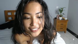 carmella_si spicy bitch jerks off pussy