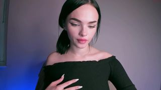 getting_high_ vicious bitch tightly stretches her pussy