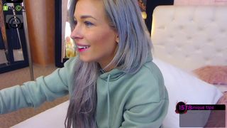 debralee busty slut caresses shaved pussy