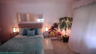 amyvalentine arranges a vip show.