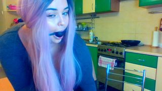 wearethebestinthissite hot babe fucks herself