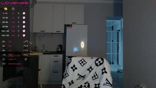 squirtqueen_sumi crazy girl caresses shaved pussy