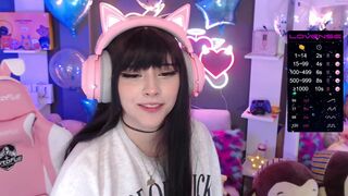 soon_lee Incendiary lady relishly masturbates both holes