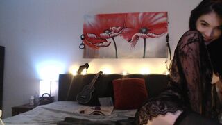 sexybeth1248 sultry woman fiercely jerks her pussy