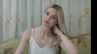 qeensgambit luxurious babe fucks pussy relish