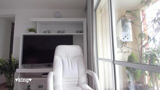 zoeliiv charming shows off her tits.